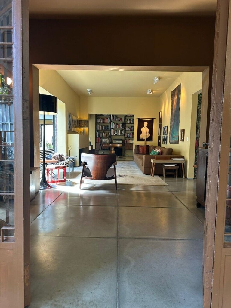 Renovated residence from 1949, while retaining its original charm | Open House with Helena Augusta